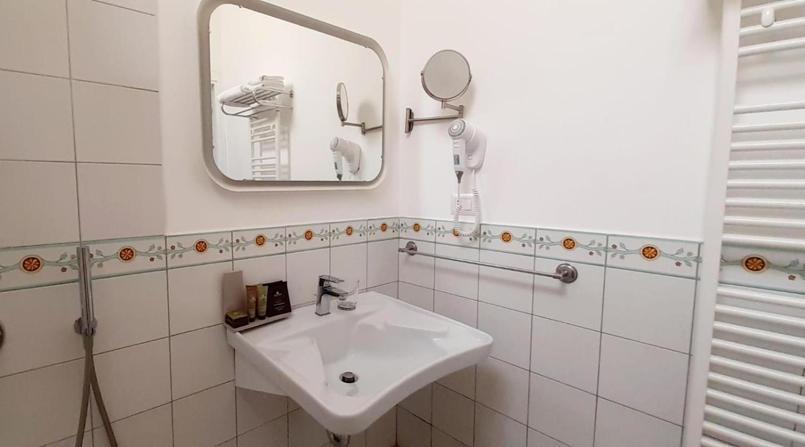 La Foresteria Di Maestina Barcellona Pozzo di Gotto Habitación foto