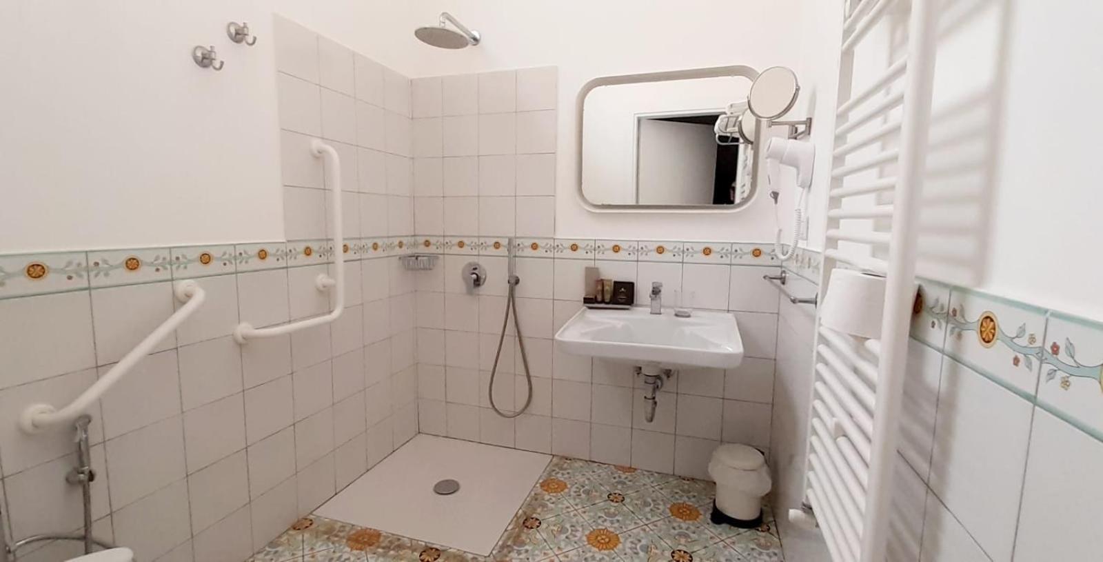 La Foresteria Di Maestina Barcellona Pozzo di Gotto Habitación foto